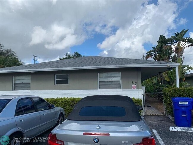Foto del edificio - 713 SE 18th St