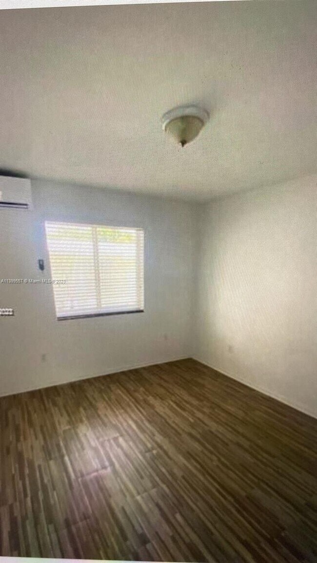 Foto del edificio - 7637 NW 3rd Ave