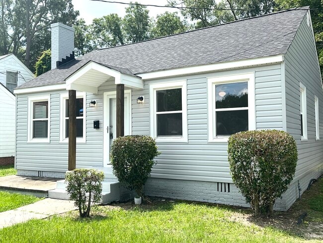 Building Photo - 1107 Colonial Ave