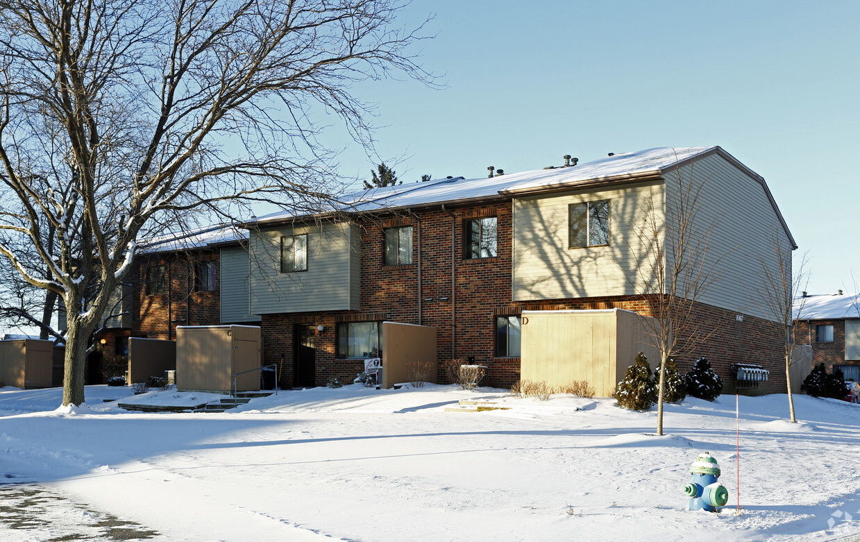 Building Photo - Fostoria Green Apartments