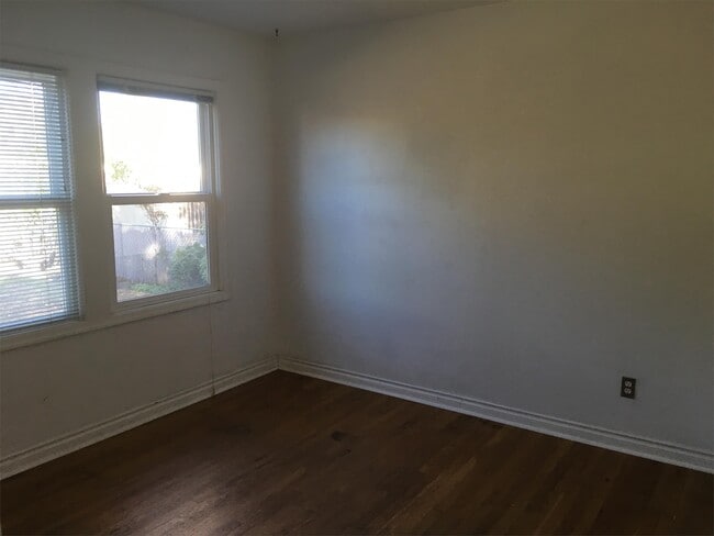 Building Photo - 1625 N Holman St