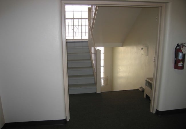 Building Photo - 308-310 N Mercer St