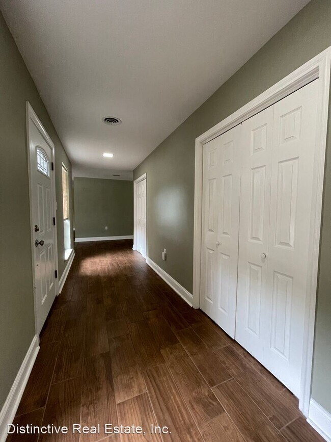 Building Photo - 4 br, 2.5 bath House - 334 Country Club Blvd.