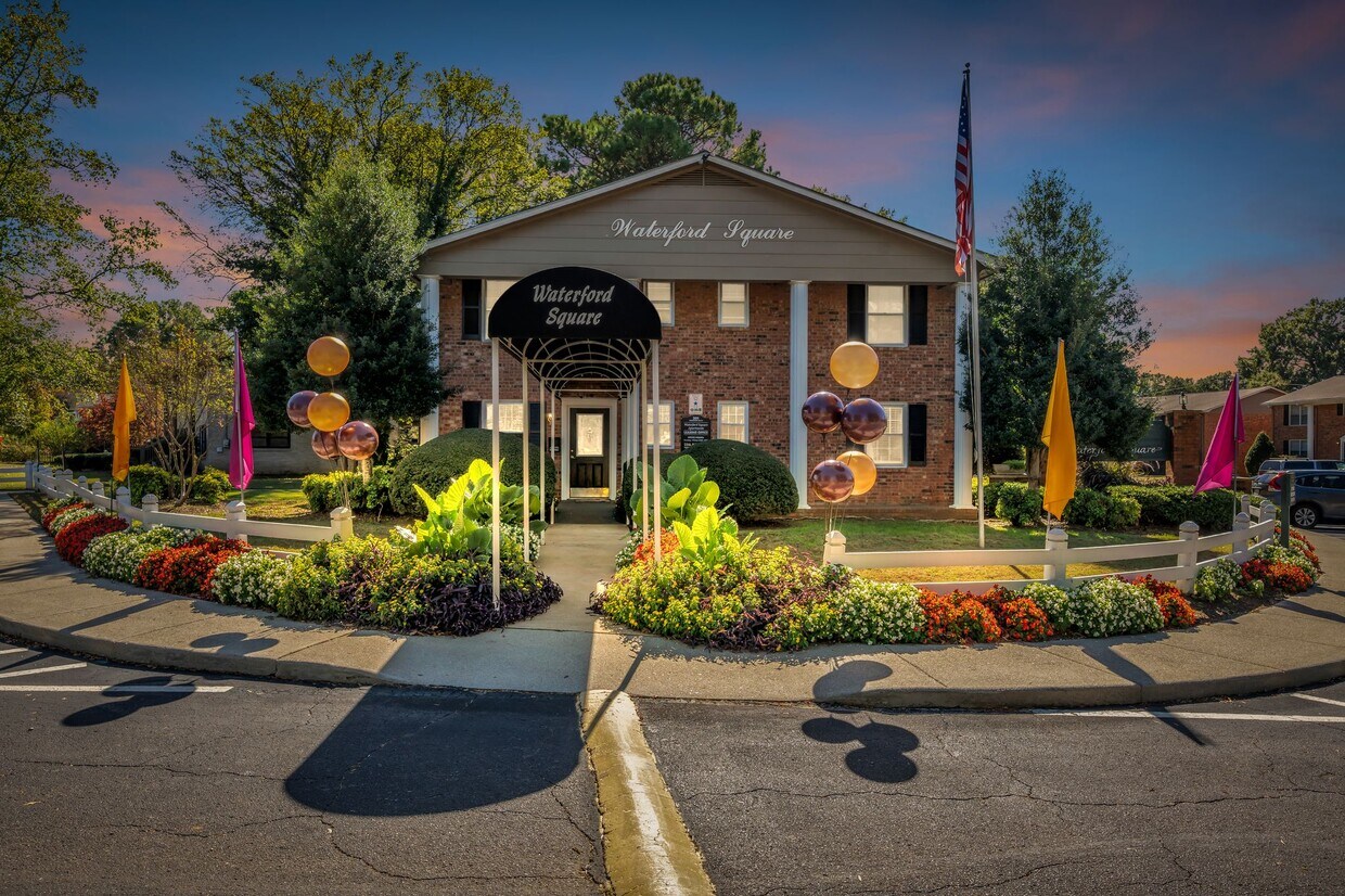 Foto principal - Waterford Square Apartment Homes