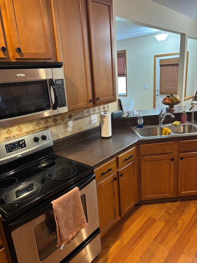 Foto del edificio - 931 Willow Glen Dr