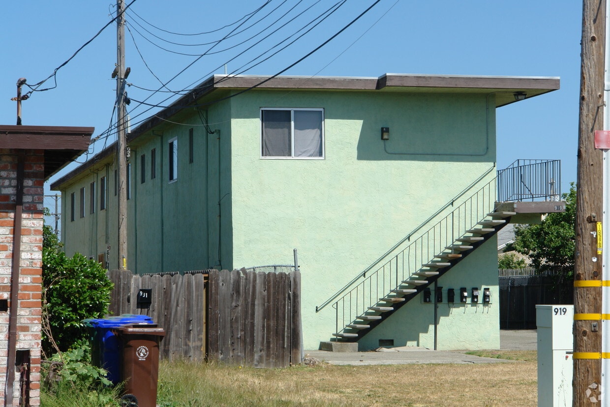 Building Photo - 919 S 45th St