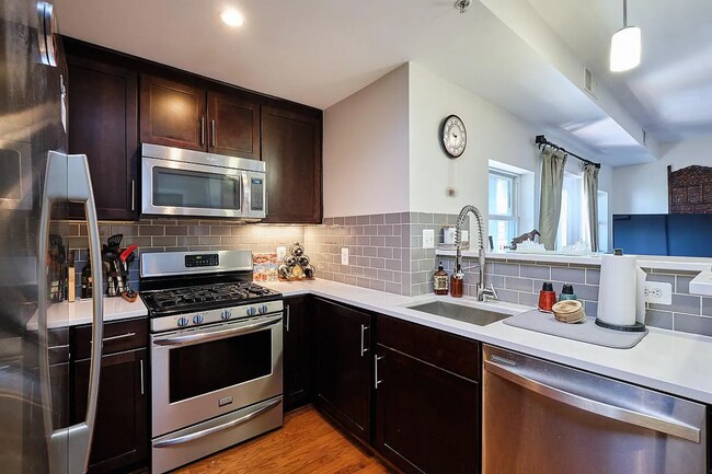Building Photo - Amazing 2 BR/1 BA Condo in Clayton!