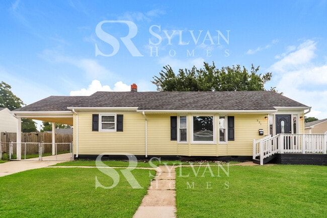 Building Photo - Immaculately kept 4 bedroom, 2 bathroom home