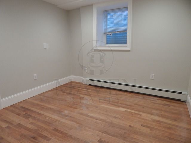 Building Photo - 483 Medford St