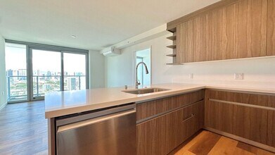 Building Photo - 1500 Rycroft St