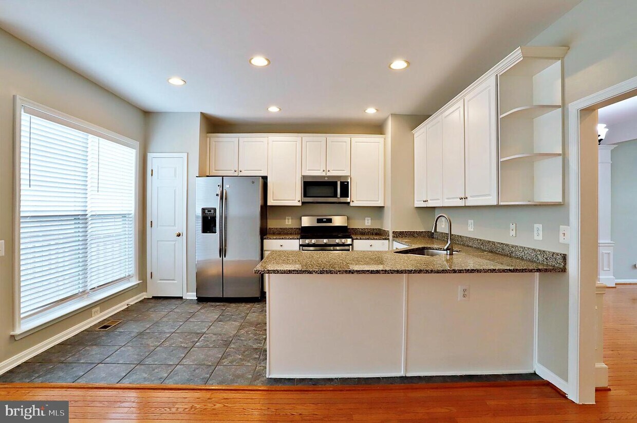 8239 Singleleaf Ln, Lorton, VA 22079 Townhome Rentals in Lorton VA