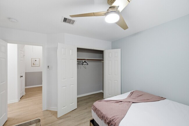 Building Photo - 3565 Dreyfus St
