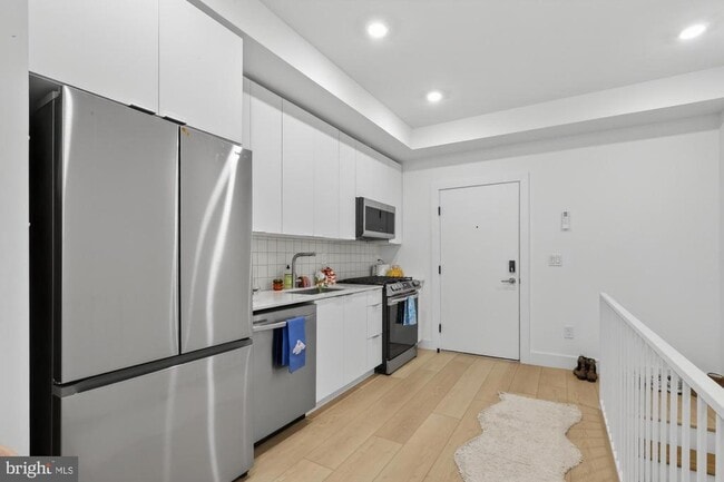 Building Photo - 2007 Cambridge St