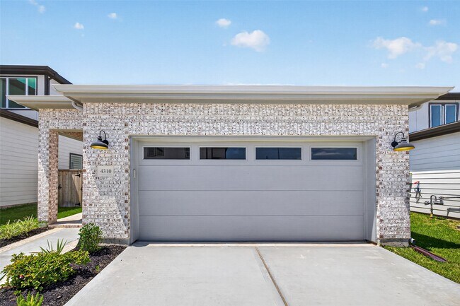 Foto del edificio - 704 Sonfield Dr