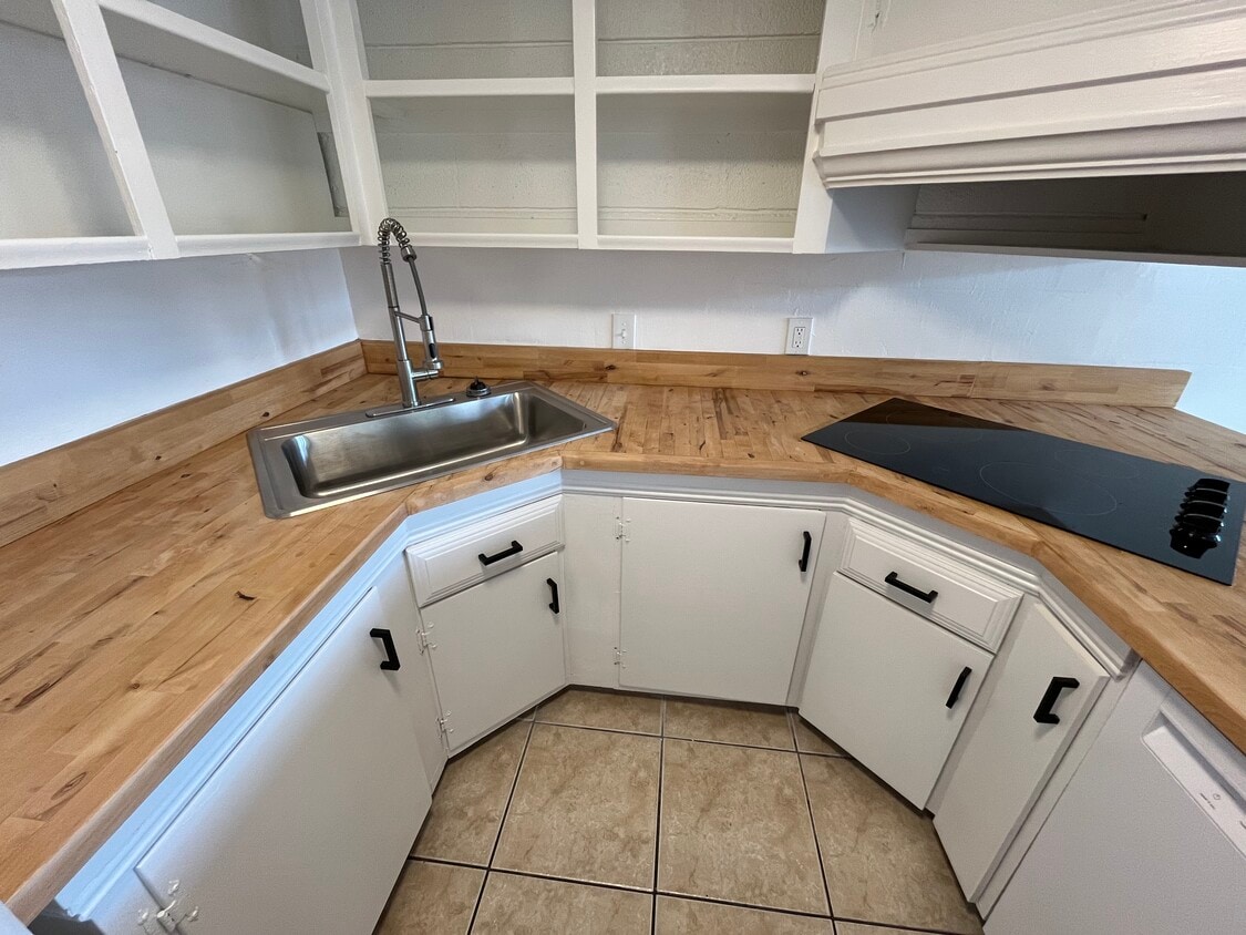 Foto principal - 810 E Redondo Dr