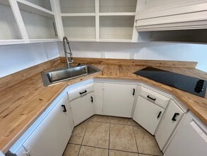 Building Photo - 810 E Redondo Dr