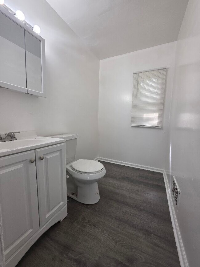 Foto del edificio - 22221 Pembroke Ave