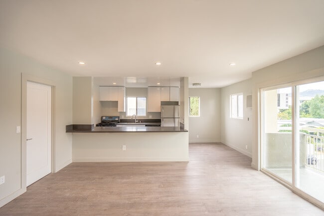 Building Photo - 6556 Lamirada Ave