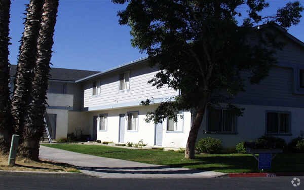 Primary Photo - 28166 Calle Del Lago