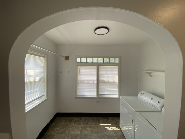 Building Photo - 1853 S 50th St