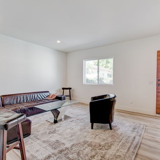 Building Photo - 8060 Laurelgrove Ave