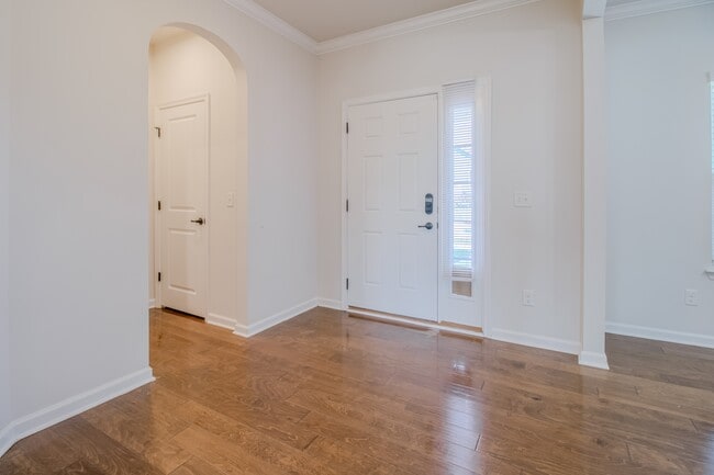 Building Photo - 2048 Oglethorpe Dr