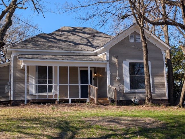 Building Photo - 1007 Bois D'Arc St