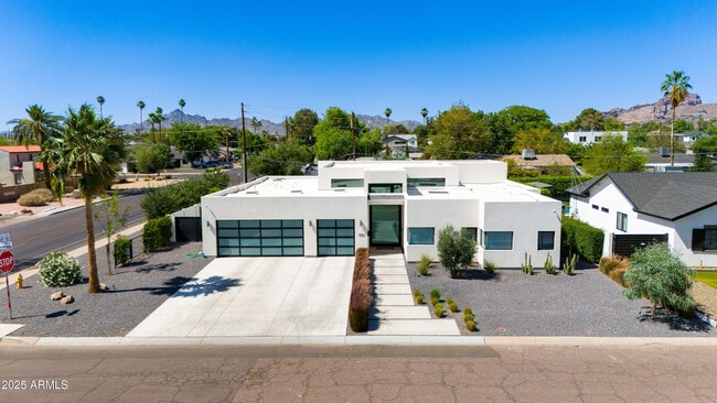 Building Photo - 4002 E Avalon Dr