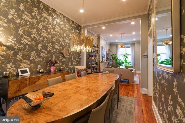 Building Photo - 206 S 43rd St