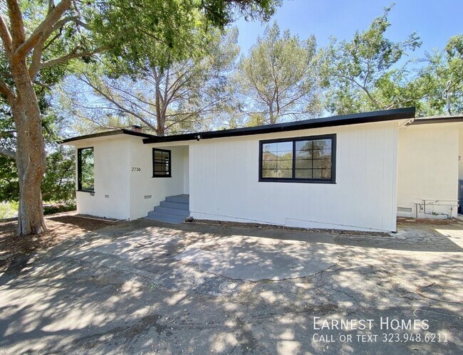Foto del edificio - 2736 Hollyridge Dr
