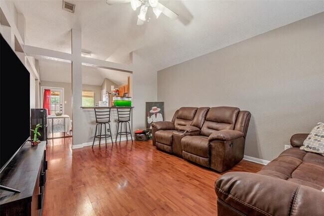 Building Photo - 943 Crested Point Dr