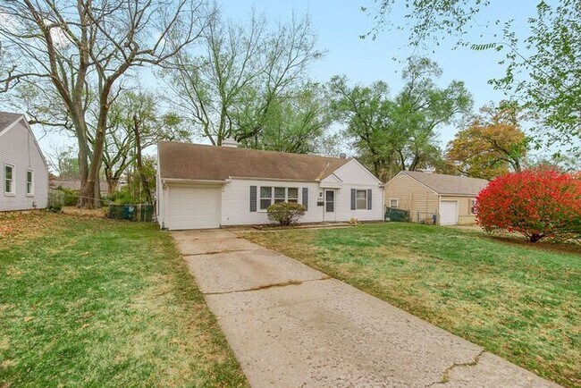 Building Photo - Heart of Prairie Village Available on 7/12!