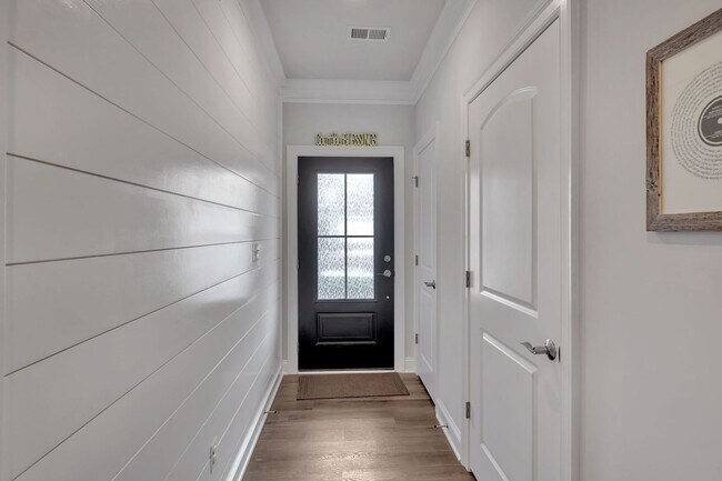 Foto del edificio - Stunning Like-New Villa Home in Crozet