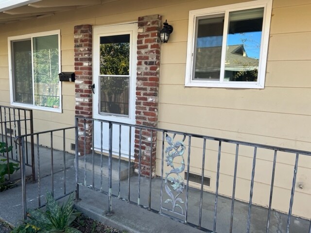 Primary Photo - 330 S 2nd St