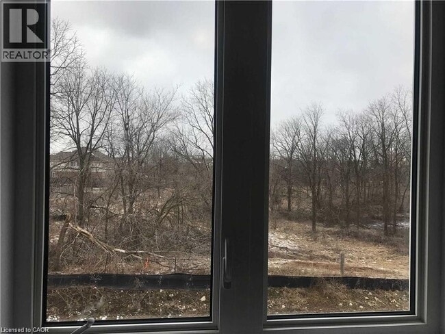 Building Photo - 5 Sparrow Ave