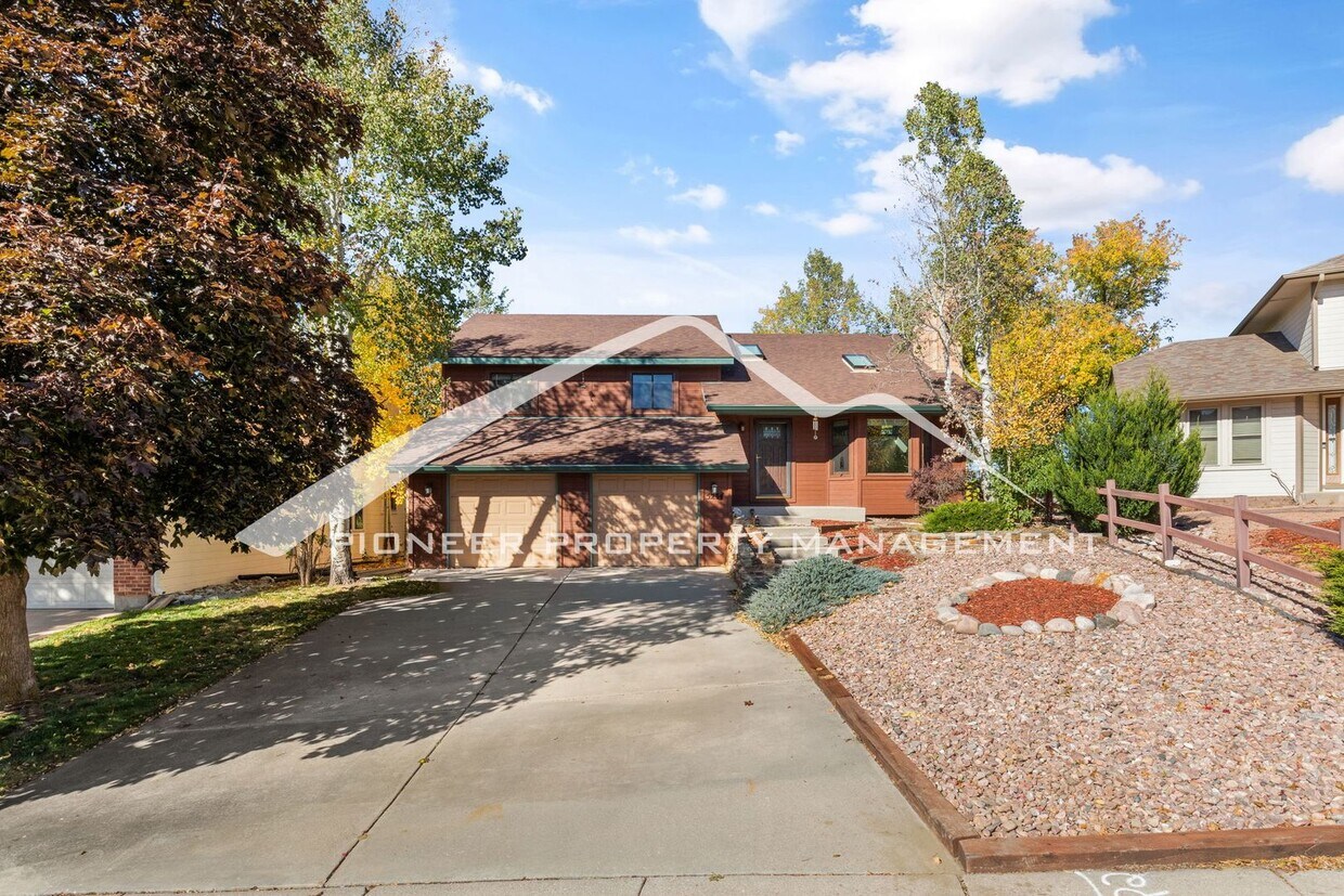 Foto principal - Beautiful 4 bedroom home with Stunning Col...