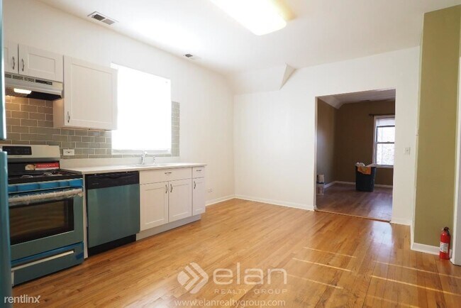 Building Photo - 3919 N Ravenswood Ave