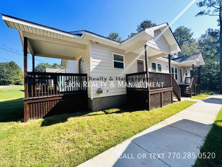 New Duplex Unit in LaGrange with Modern Am... House Rental in