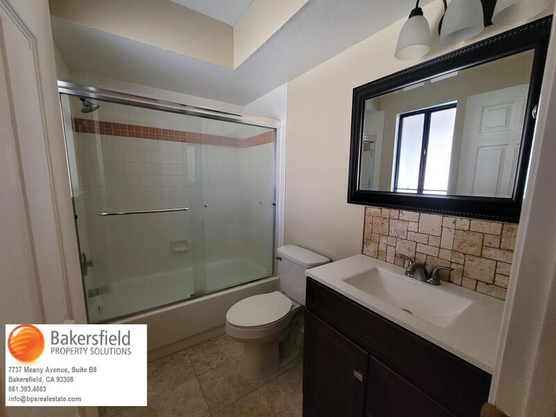 Building Photo - 904 Russell Ave