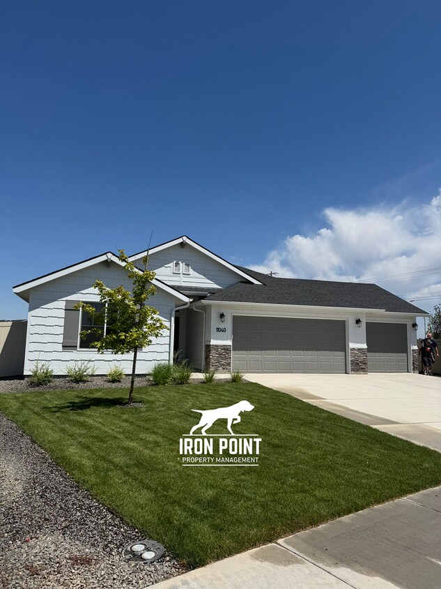 Primary Photo - Brand New Home-Never Lived In w/3 car gara...