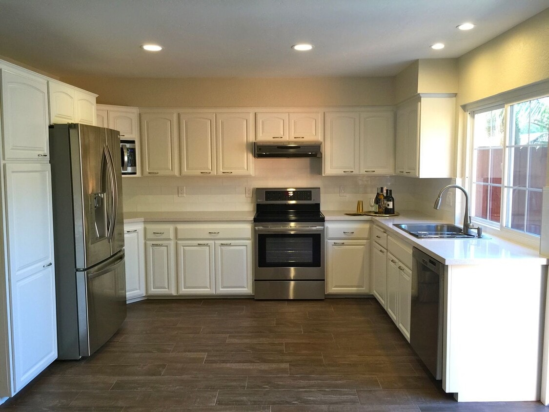 Primary Photo - NEW! 3BD/2.5BA Townhome Available in Carls...