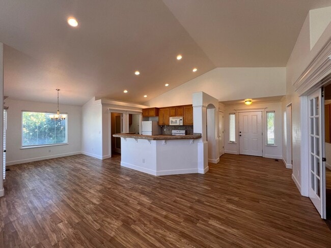 Building Photo - Beautiful 3 bedroom, 2 bath home with 3 car garage in Fernley Golf Course community!
