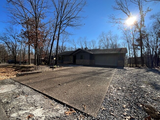 Building Photo - 12 Sunderland Dr