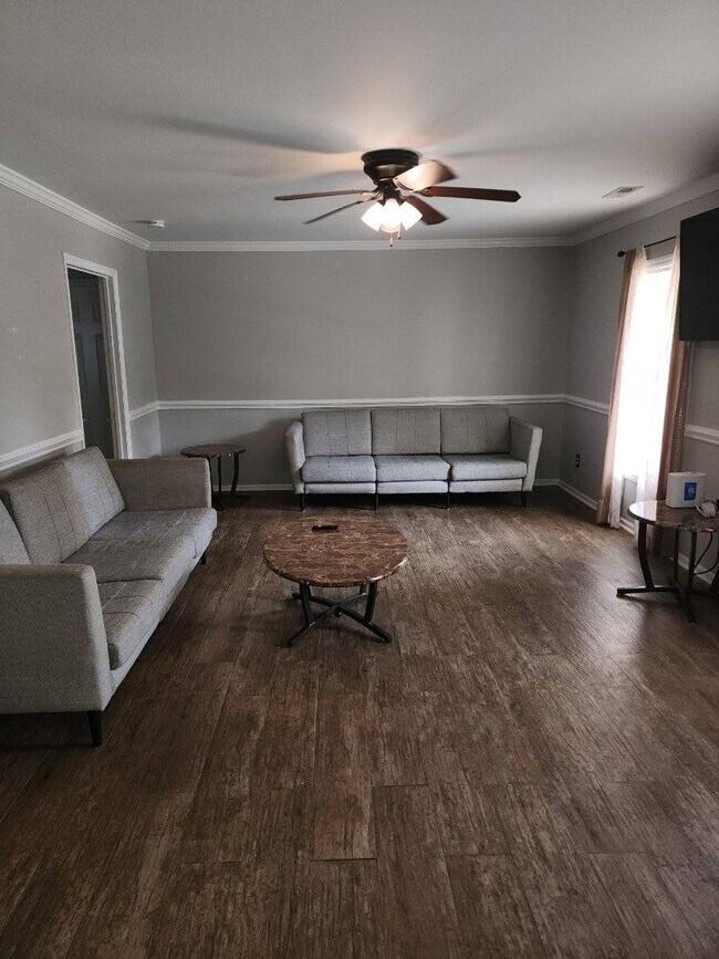 Foto del edificio - 4904 Robinwood Rd
