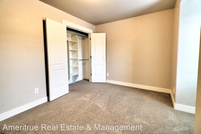 Foto del edificio - 3 br, 2.5 bath House - 598 N. 220 E.