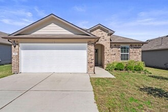 Building Photo - 320 Darwin Pl