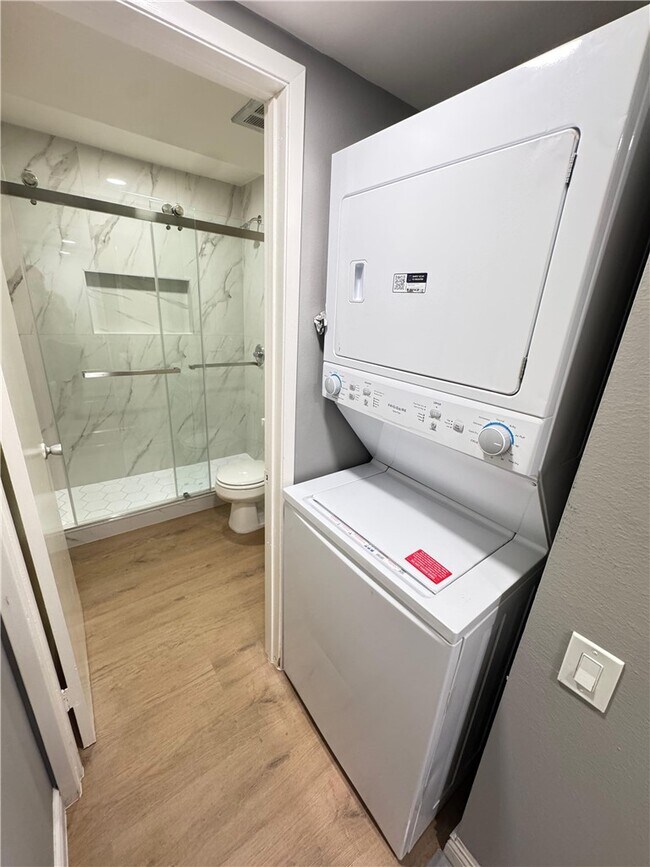 Foto del edificio - 1339 Parkside Dr