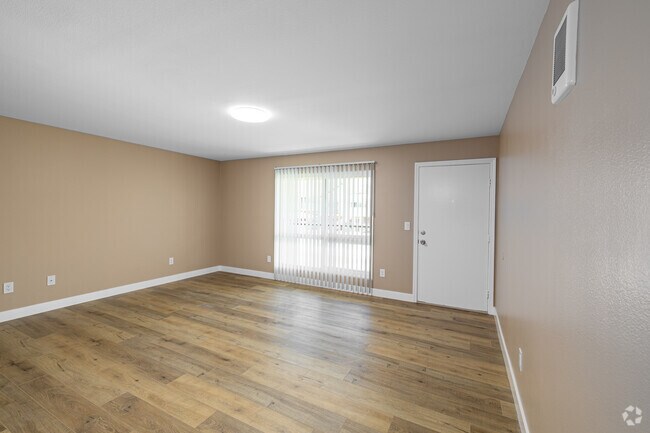 2 habitaciones, 1.5 baños - 952 pies cuadrados - Sala de estar - Parkview Apartments