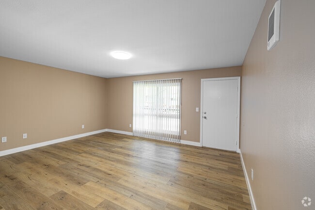 2BR, 1.5BA - 952SF - Living Room - Parkview Apartments
