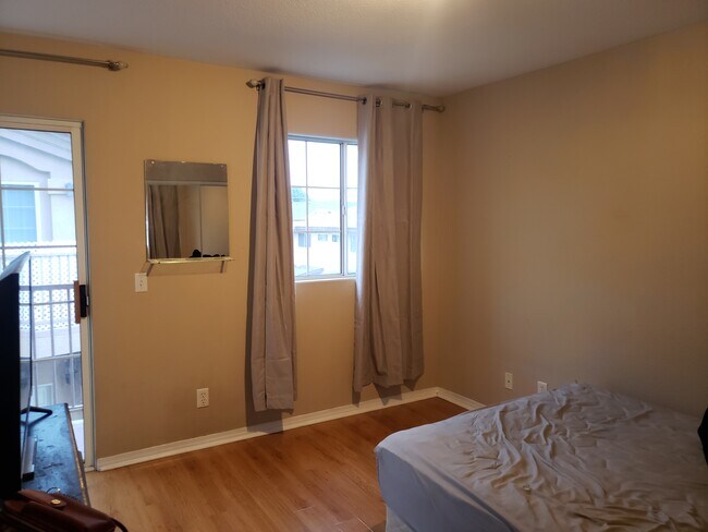 Building Photo - 305 San Marcos St